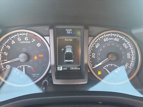 Used 2022 Toyota Tacoma TRD Sport w/ Black Out Package (TMS) RWD image 10