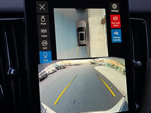 New 2026 Volvo XC60 B5 Plus w/ Protection Package Premier image 19