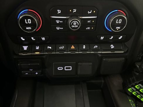 Used 2020 Chevrolet Silverado 2500 LTZ w/ LTZ Plus Package AWD/4WD image 67
