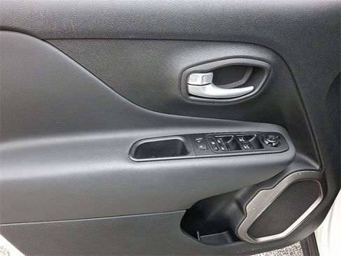 Used 2023 Jeep Renegade Latitude image 15