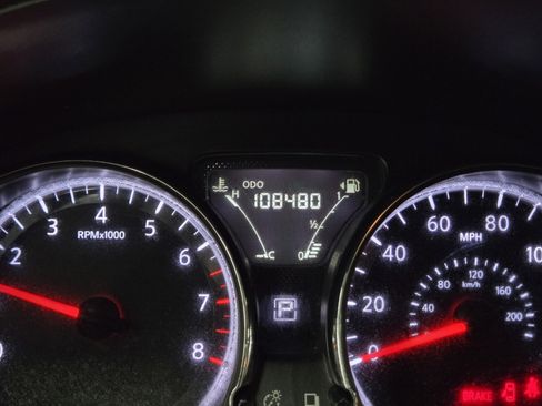 Used 2015 Nissan Versa SV image 15