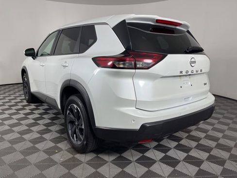 Used 2024 Nissan Rogue SV FWD image 8