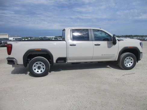 New 2026 GMC Sierra 2500 Pro AWD/4WD image 3