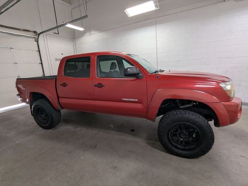 Used 2011 Toyota Tacoma 4x4 Double Cab w/ TRD Off-Road Pkg w/JBL Audio image 3