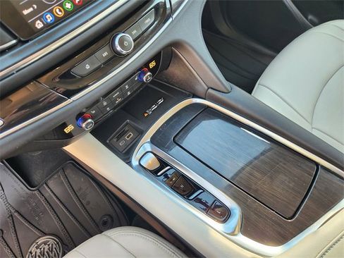 Used 2022 Buick Enclave Essence image 19