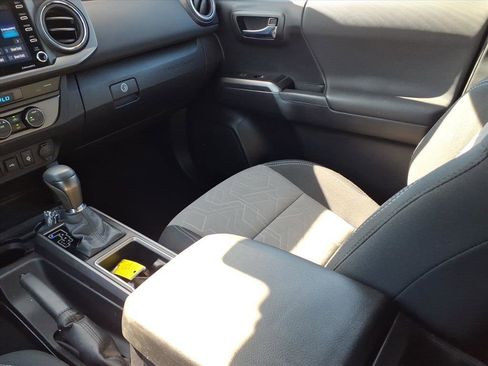 Used 2021 Toyota Tacoma TRD Sport image 19