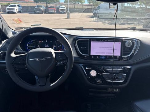 Used 2023 Chrysler Pacifica Touring-L w/ S Appearance Package FWD image 14