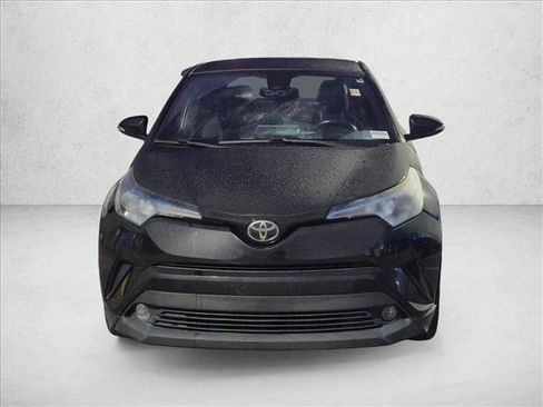 Used 2018 Toyota C-HR XLE FWD image 2