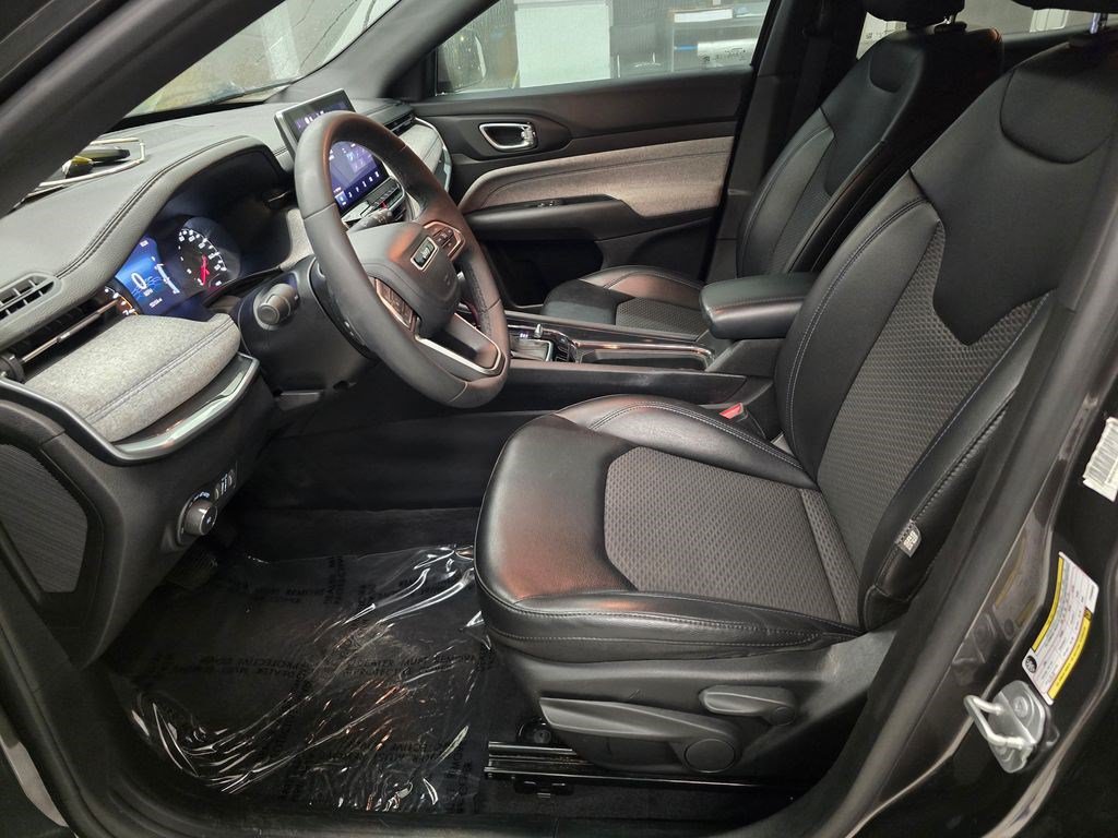 Used 2023 Jeep Compass Latitude AWD/4WD image 15