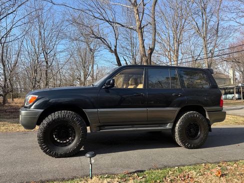Used 2001 Lexus LX 470 4WD image 2
