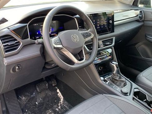 New 2026 Volkswagen Taos SE image 19