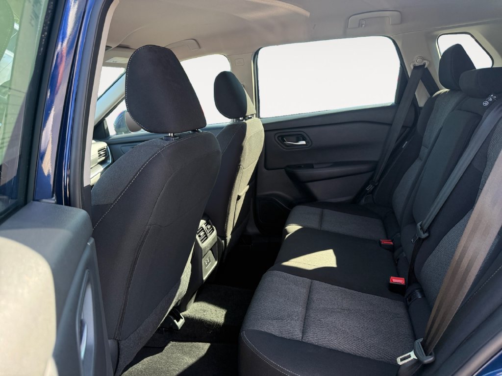 Used 2025 Nissan Rogue SV FWD image 13