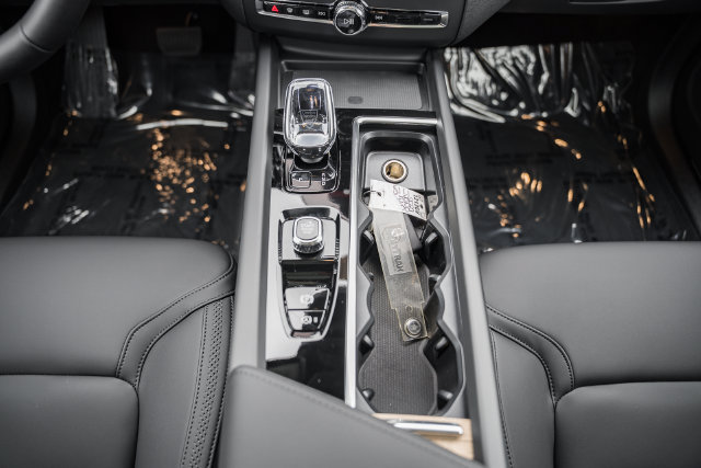 New 2027 Volvo XC60 T8 Plus AWD/4WD image 20