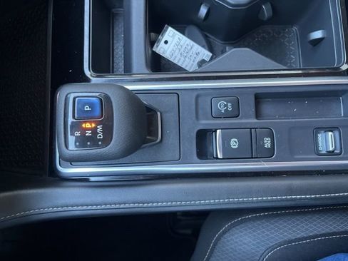 Used 2022 Nissan Pathfinder SV image 15