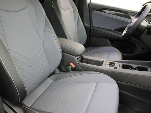 New 2026 Volkswagen Tiguan SE R-Line FWD image 23