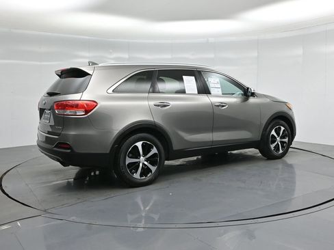 Used 2017 Kia Sorento EX image 25