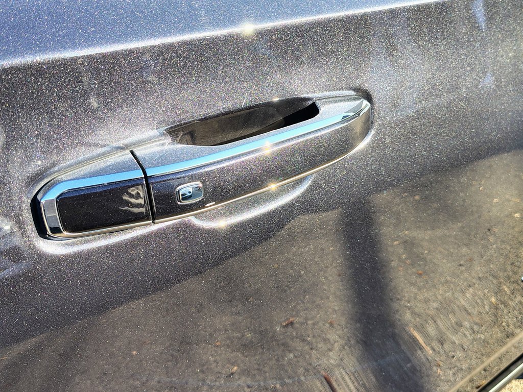Used 2025 Chevrolet Suburban High Country AWD/4WD image 16