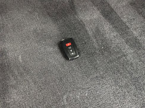 Used 2024 Toyota RAV4 XLE Premium image 81