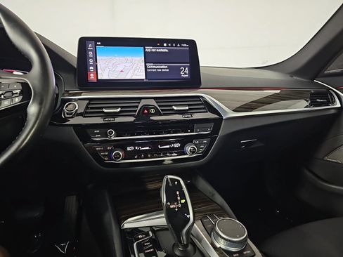 Used 2021 BMW 530i w/ Premium Package RWD image 20
