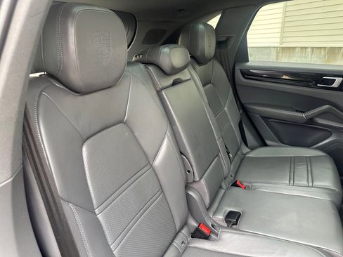 Used 2021 Porsche Cayenne image 23