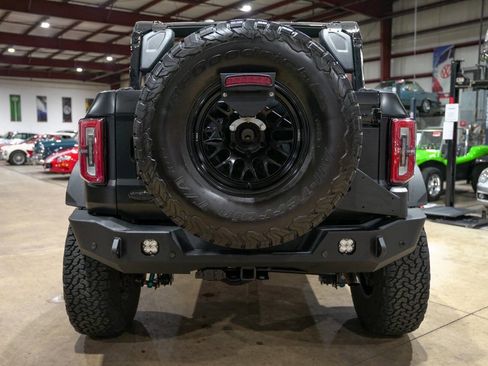 Used 2023 Ford Bronco Badlands image 7