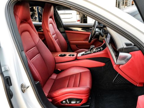 Used 2018 Porsche Panamera image 35