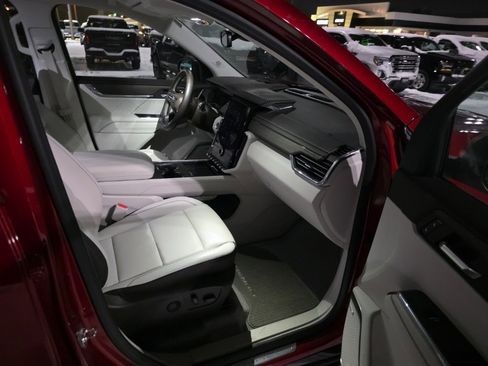 Used 2024 GMC Acadia Denali image 14