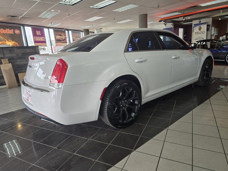 Used 2019 Chrysler 300 Touring w/ Driver Convenience Group AWD/4WD image 5