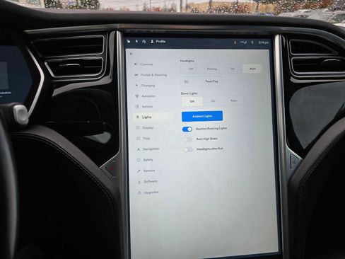 Used 2015 Tesla Model S 70D image 33