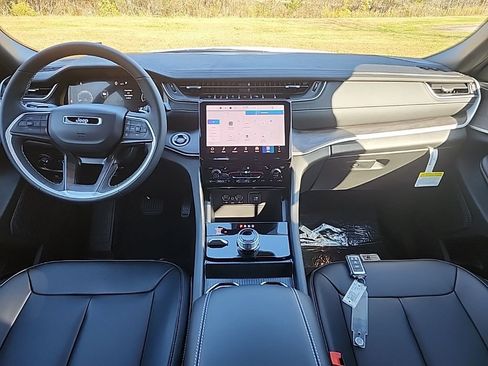 New 2025 Jeep Grand Cherokee L Limited w/ Trailer Tow Package image 25