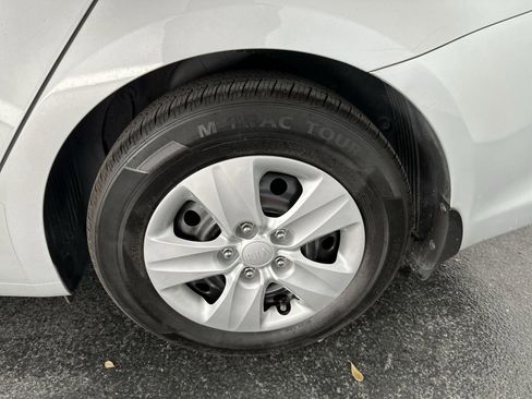 Used 2017 Kia Forte LX FWD image 10