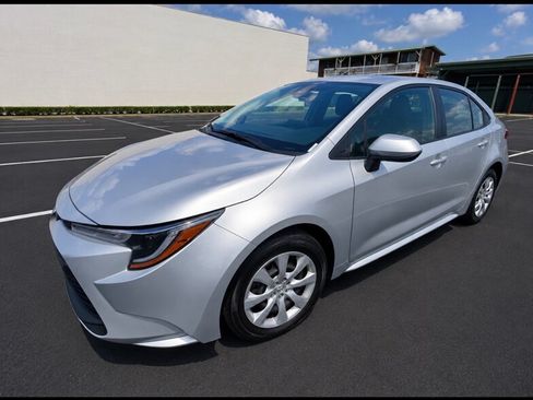 Used 2024 Toyota Corolla LE FWD image 3