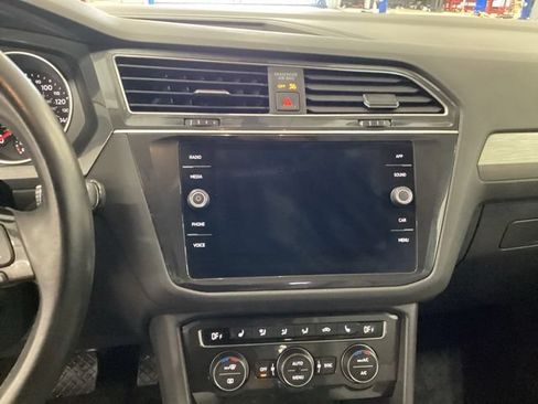 Used 2019 Volkswagen Tiguan SE AWD/4WD image 9
