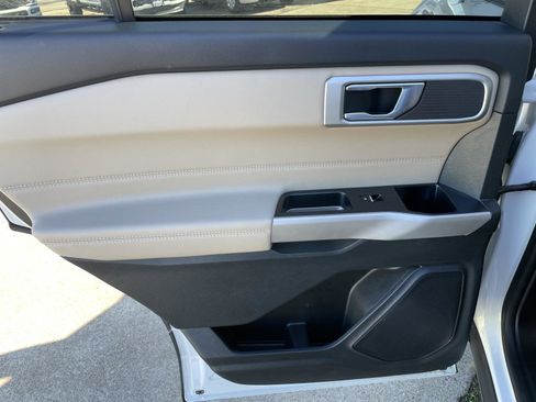 Used 2022 Ford Explorer XLT image 35