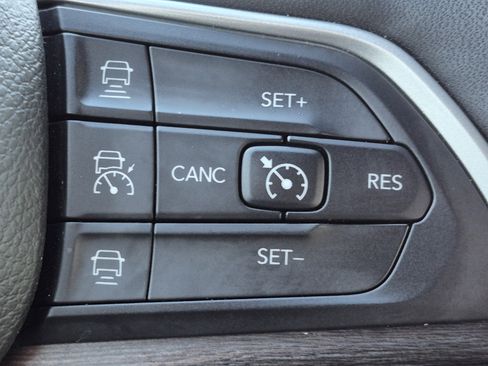 Certified 2023 Jeep Grand Cherokee Limited w/ Trailer Tow Prep Group (B) image 19