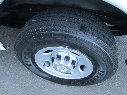 Used 2014 Chevrolet Express 2500 image 18