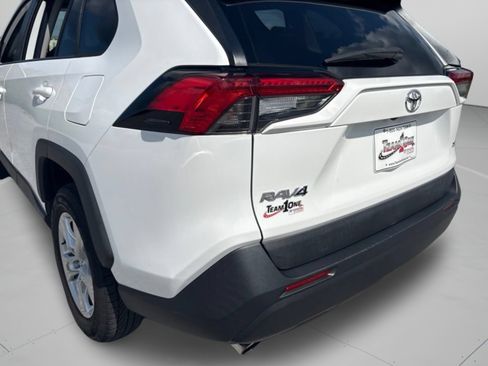 Used 2020 Toyota RAV4 XLE FWD image 32