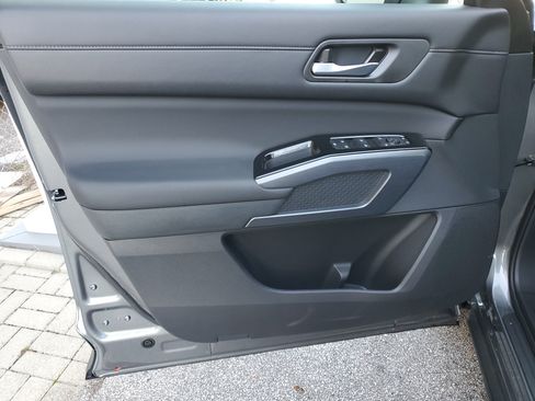 New 2025 Nissan Pathfinder SL image 15