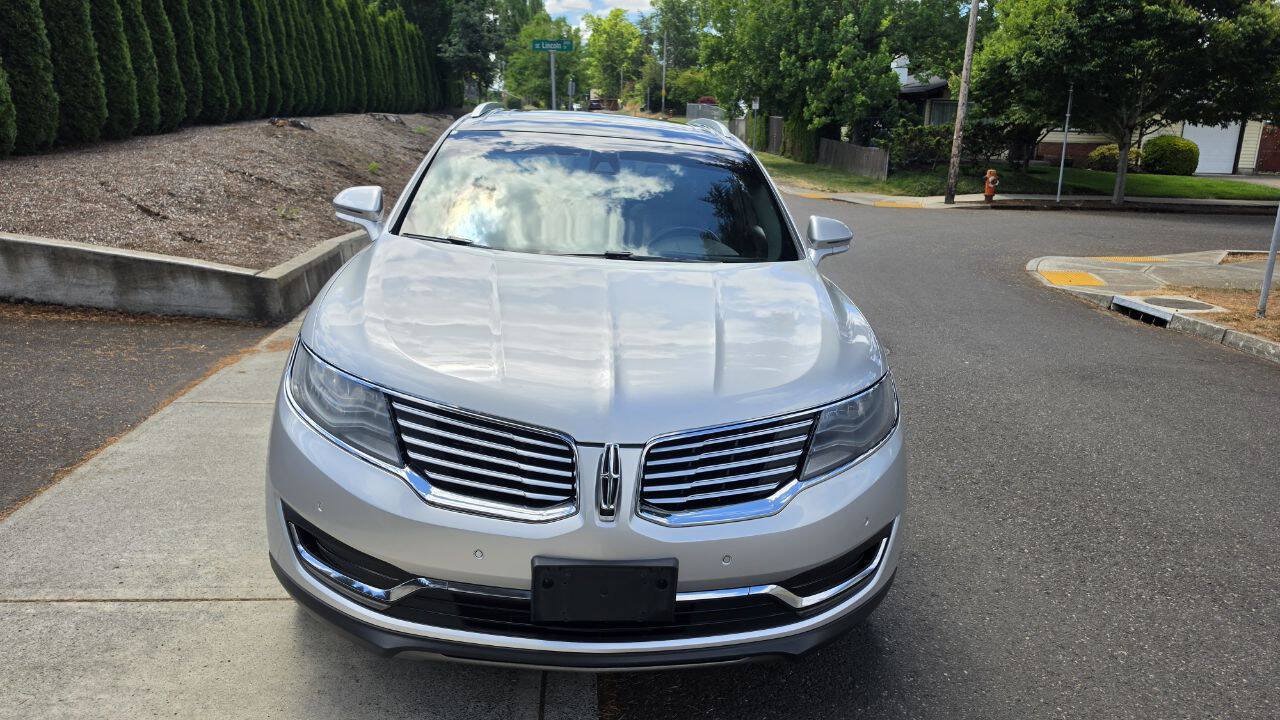 Used 2016 Lincoln MKX Reserve w/ Luxury Package AWD/4WD image 2