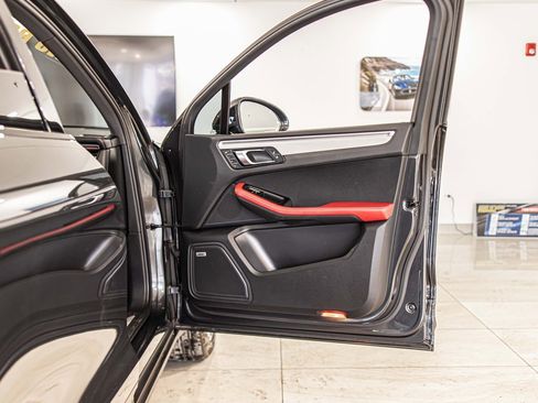 Used 2023 Porsche Macan S image 41