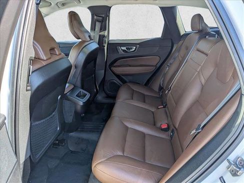 Used 2019 Volvo XC60 T6 Momentum w/ Multimedia Package AWD/4WD image 19