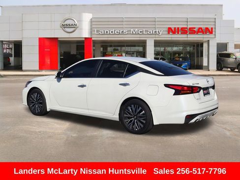 Used 2025 Nissan Altima 2.5 SV w/ SV Premium Package image 6
