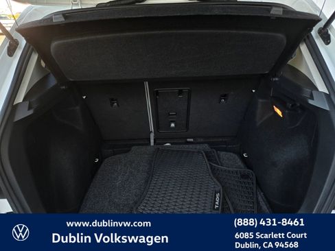 Certified 2022 Volkswagen Taos SE w/ Panoramic Sunroof Package image 10