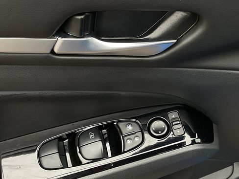 Used 2025 Nissan Altima 2.5 SR image 12