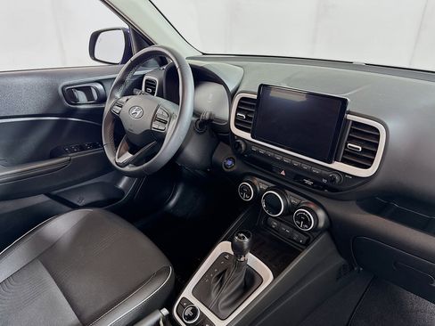 Used 2023 Hyundai Venue Limited image 27