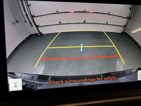 Used 2024 Toyota Tacoma TRD Off-Road image 24