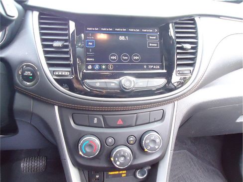 Used 2019 Chevrolet Trax LT w/ LT Convenience Package AWD/4WD image 24