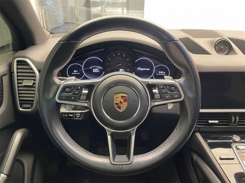 Used 2022 Porsche Cayenne Platinum Edition image 13