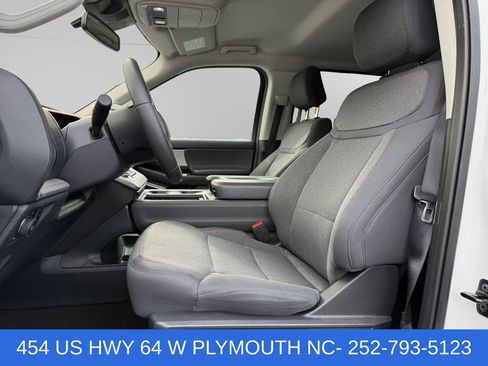 Used 2025 Ford Expedition Max Active AWD/4WD image 9