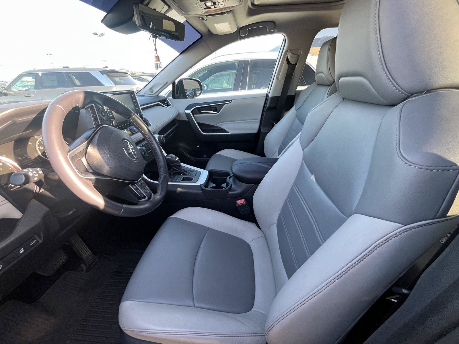 Used 2021 Toyota RAV4 XLE Premium AWD/4WD image 7